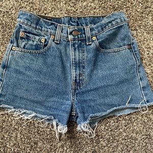 Vintage Levi’s cut off shorts